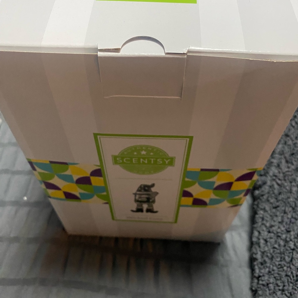 Brand New In Box Scentsy Wicked Cute Warmer - Picture 3 of 3